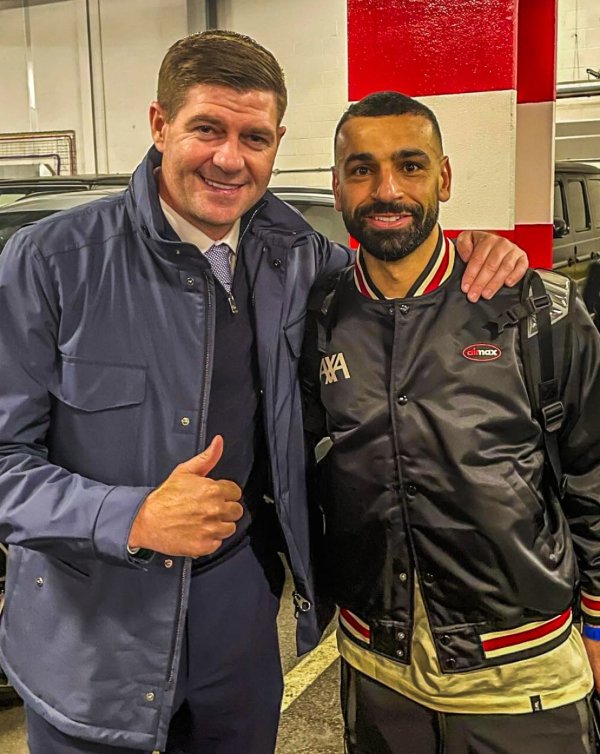 萨拉赫本场比赛为利物浦首发出战体育录像/图片